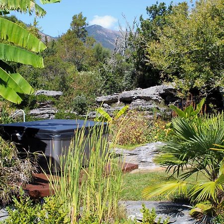 Labyrinth Gardens Guest House Takaka Exterior foto