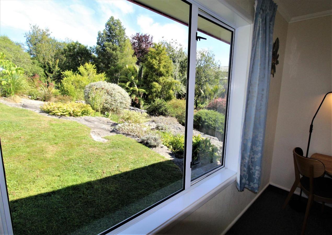 Labyrinth Gardens Guest House Takaka Exterior foto