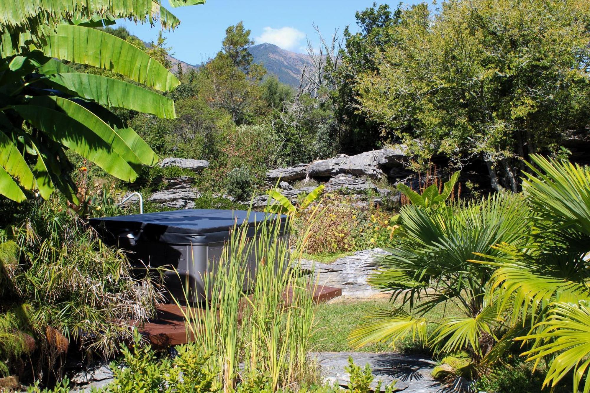 Labyrinth Gardens Guest House Takaka Exterior foto